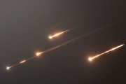 梦见坟地伊朗以导弹齐射回应以色列的大规模袭击