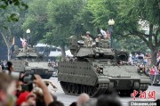 梦见坟地美国纪念陆军成立250周年阅兵仪式在华盛顿举行