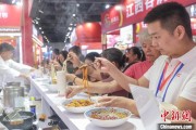 梦见坟地“嗦粉”经济火热 中国多地“食力”出圈