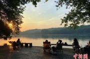 梦见坟地“移动卧室”重塑旅行方式 “Z世代”爱上车轮上的家